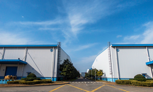 The company has established storage bases in East China, South China, and North China to provide first-class warehousing logistics services.